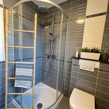 Isa'bellescale - Fully Equipped House 2km From Brussels South Airport