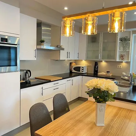 Isa'bellescale - Fully Equipped House 2km From Brussels South Airport Prázdninový dům