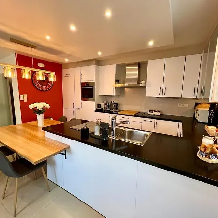 別荘 Isa'bellescale - Fully Equipped House 2km From Brussels South Airport *